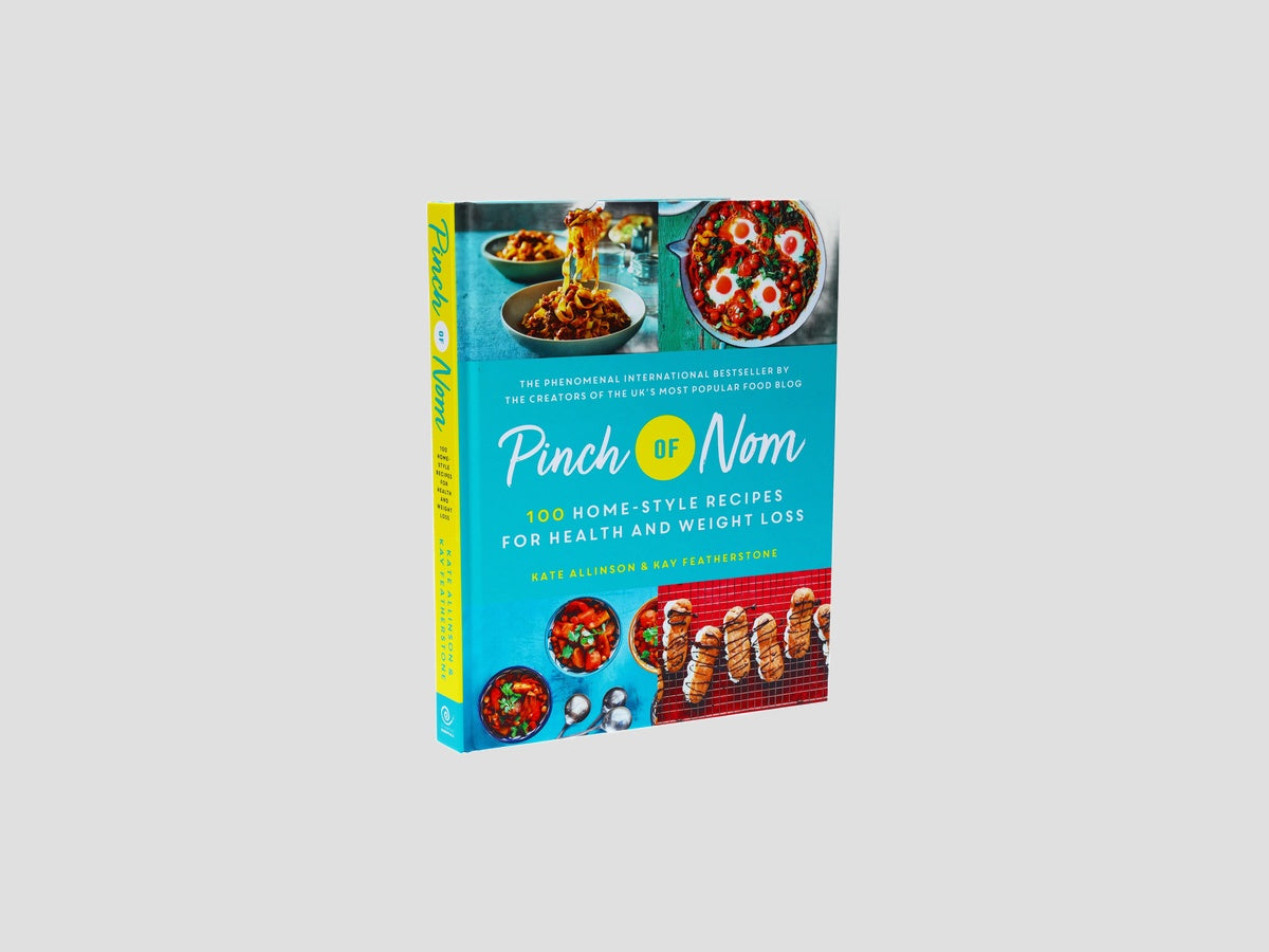 Pinch of Nom: 100 Home-Style Recipes for Health and Weight Loss by Macmillan; 9781250269553