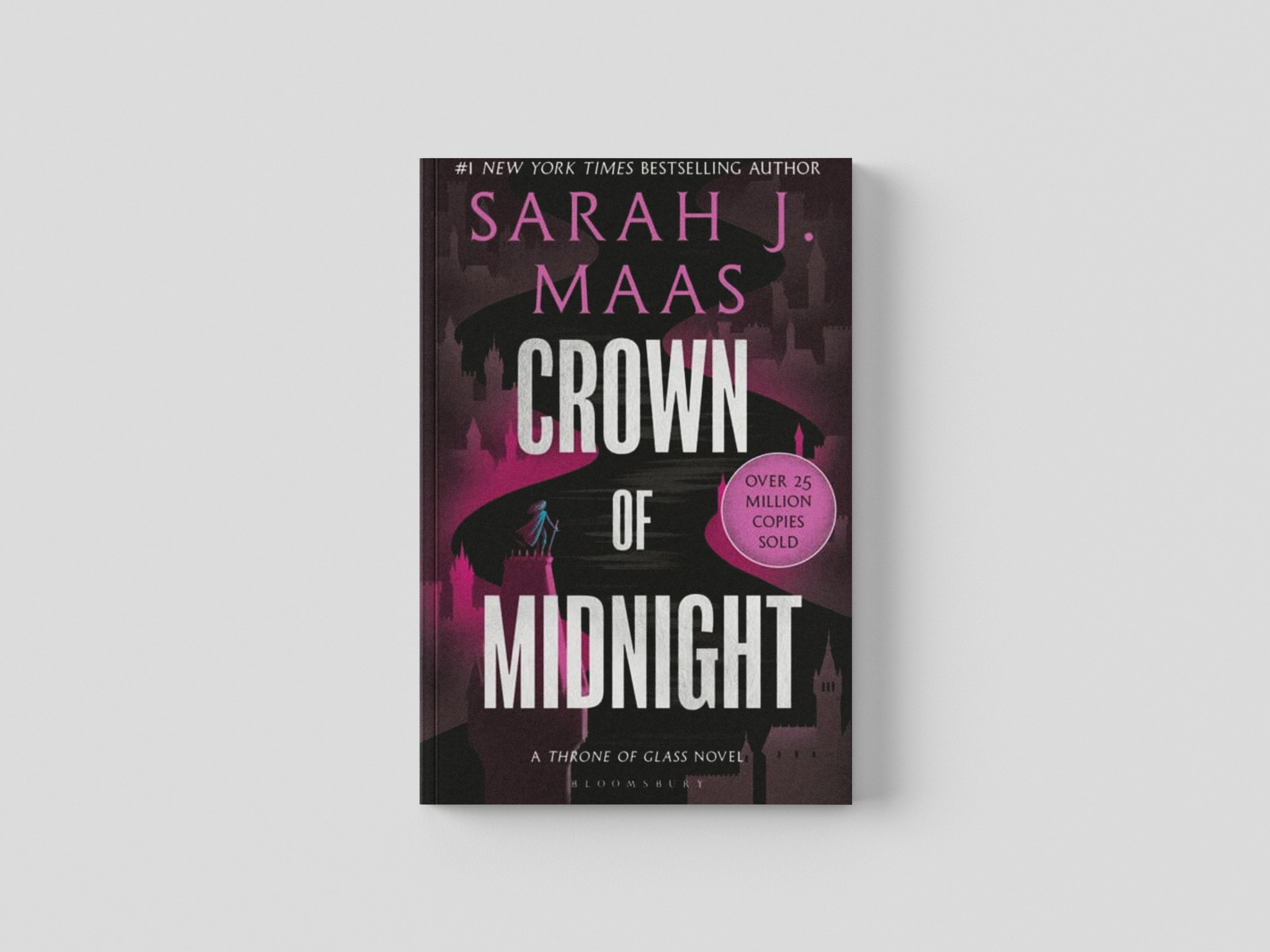 Crown of Midnight Paperback / softback