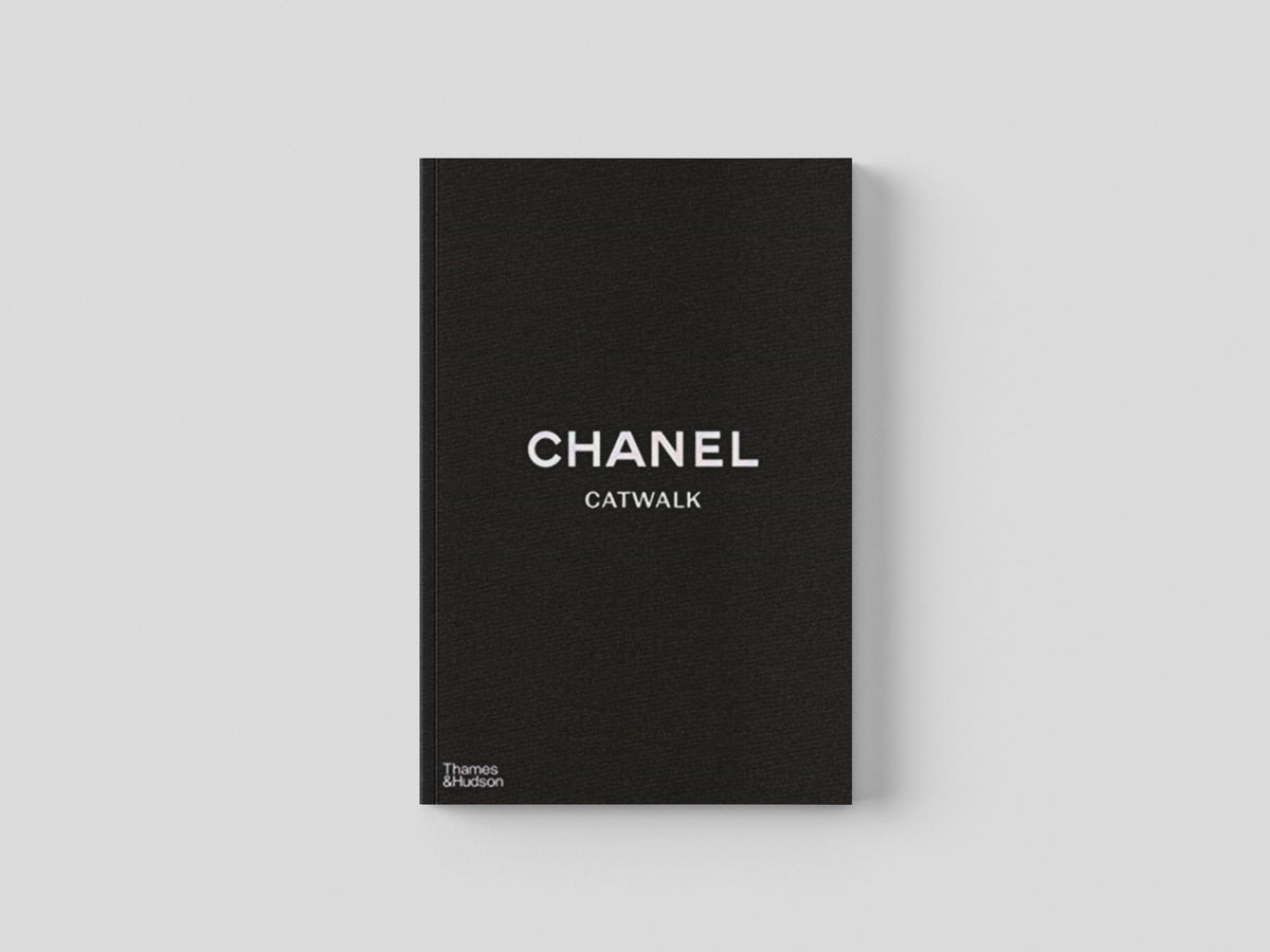 Chanel Catwalk : The Complete Collections by Thames & Hudson Ltd; 9780500023440