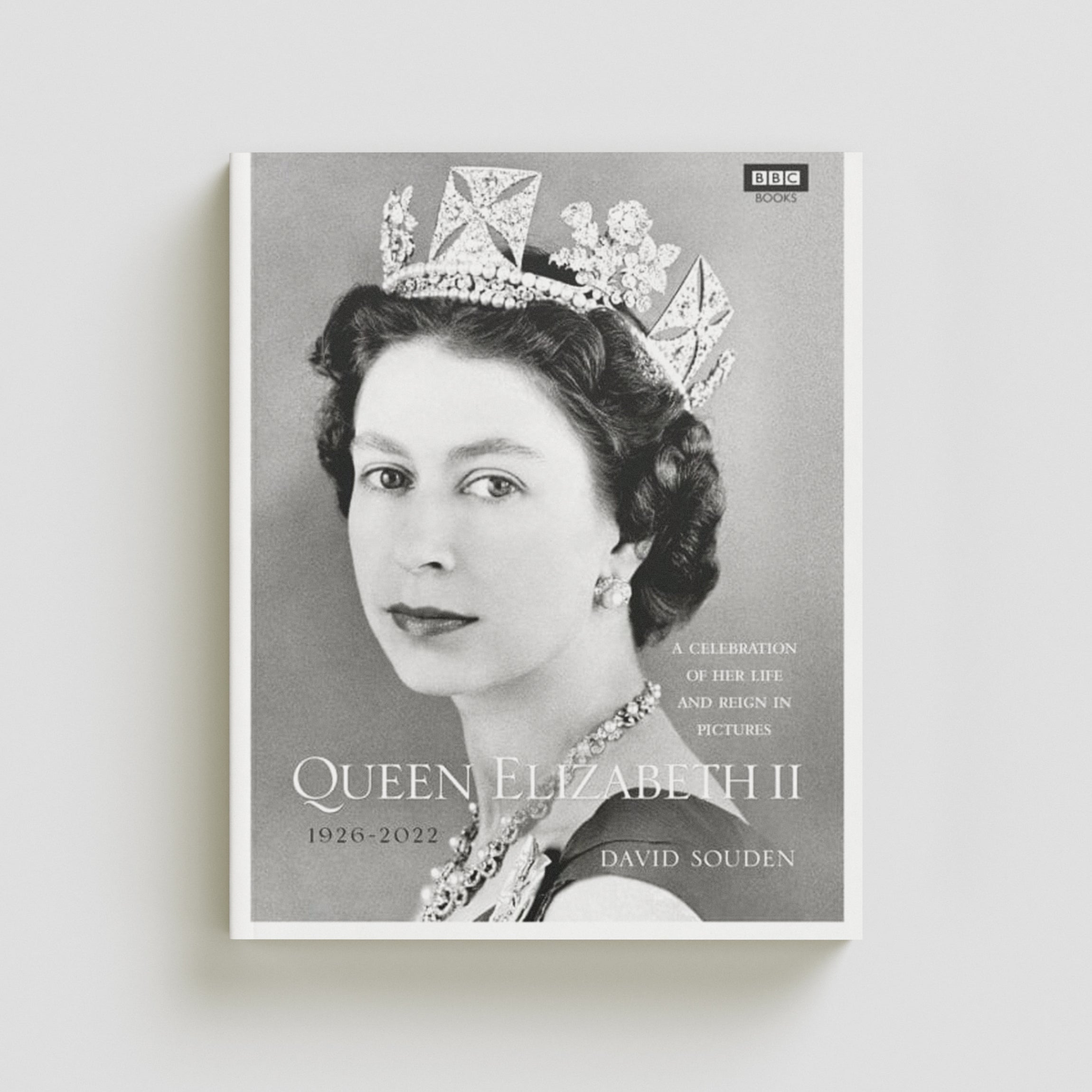Queen Elizabeth II: A Celebration of Her Life and Reign in Pictures by Ebury Publishing; 9781785943096